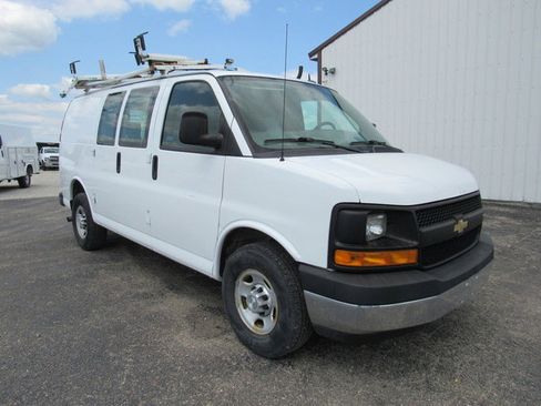 Used 2015 Chevrolet Express 2500 RWD image 9
