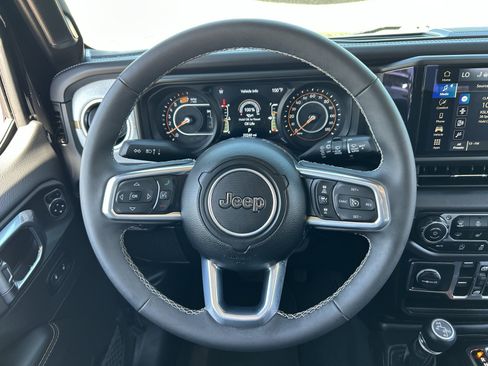 Used 2025 Jeep Wrangler Unlimited Sahara AWD/4WD image 22