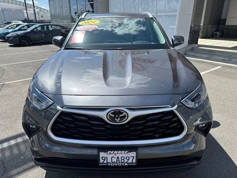 Certified 2024 Toyota Highlander XLE FWD image 2