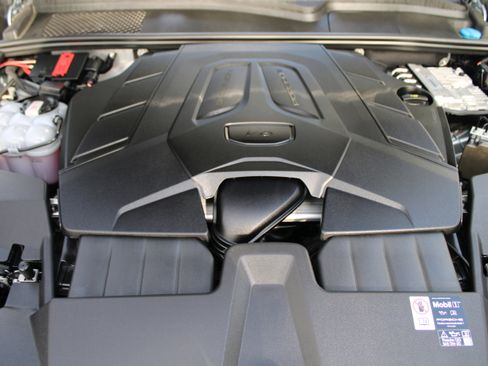 Certified 2025 Porsche Cayenne image 31