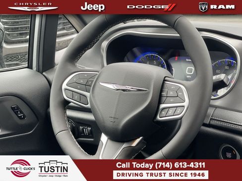 New 2026 Chrysler Pacifica Select FWD image 15