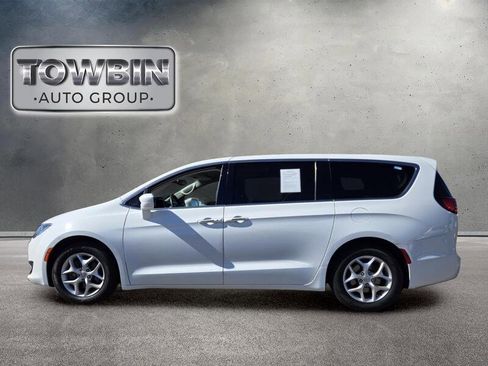 Used 2018 Chrysler Pacifica Touring Plus w/ Tire & Wheel Group FWD image 8