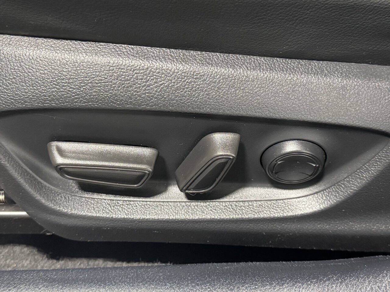 Used 2024 Toyota Camry SE FWD image 9
