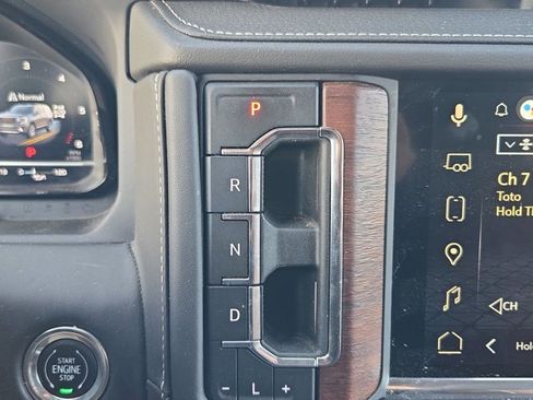 Used 2023 GMC Yukon Denali Ultimate AWD/4WD image 11