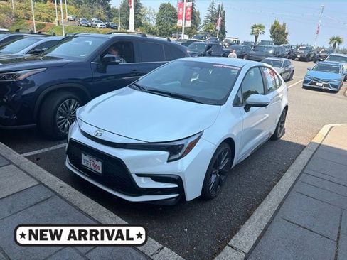 Used 2026 Toyota Corolla SE FWD image 1