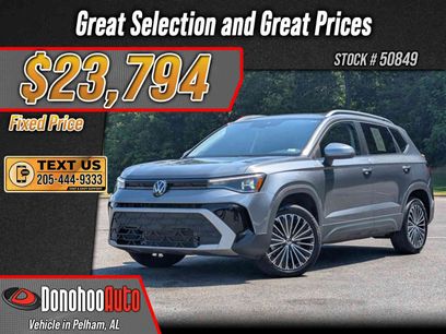 Used 2025 Volkswagen Taos SE w/ Panoramic Sunroof Package