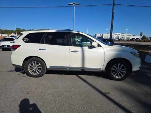 Used 2015 Nissan Pathfinder SL w/ SL Premium Package image 2