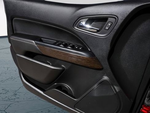 Used 2020 GMC Canyon Denali image 24