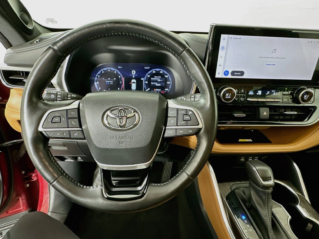 Certified 2023 Toyota Highlander Platinum FWD image 11