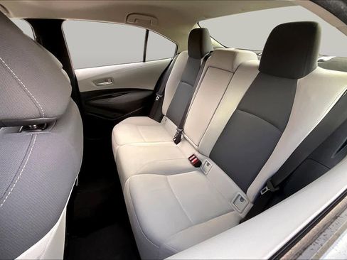 Used 2021 Toyota Corolla LE FWD image 17
