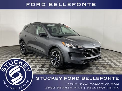 Used 2022 Ford Escape SE w/ SE Sport Appearance Package image 1