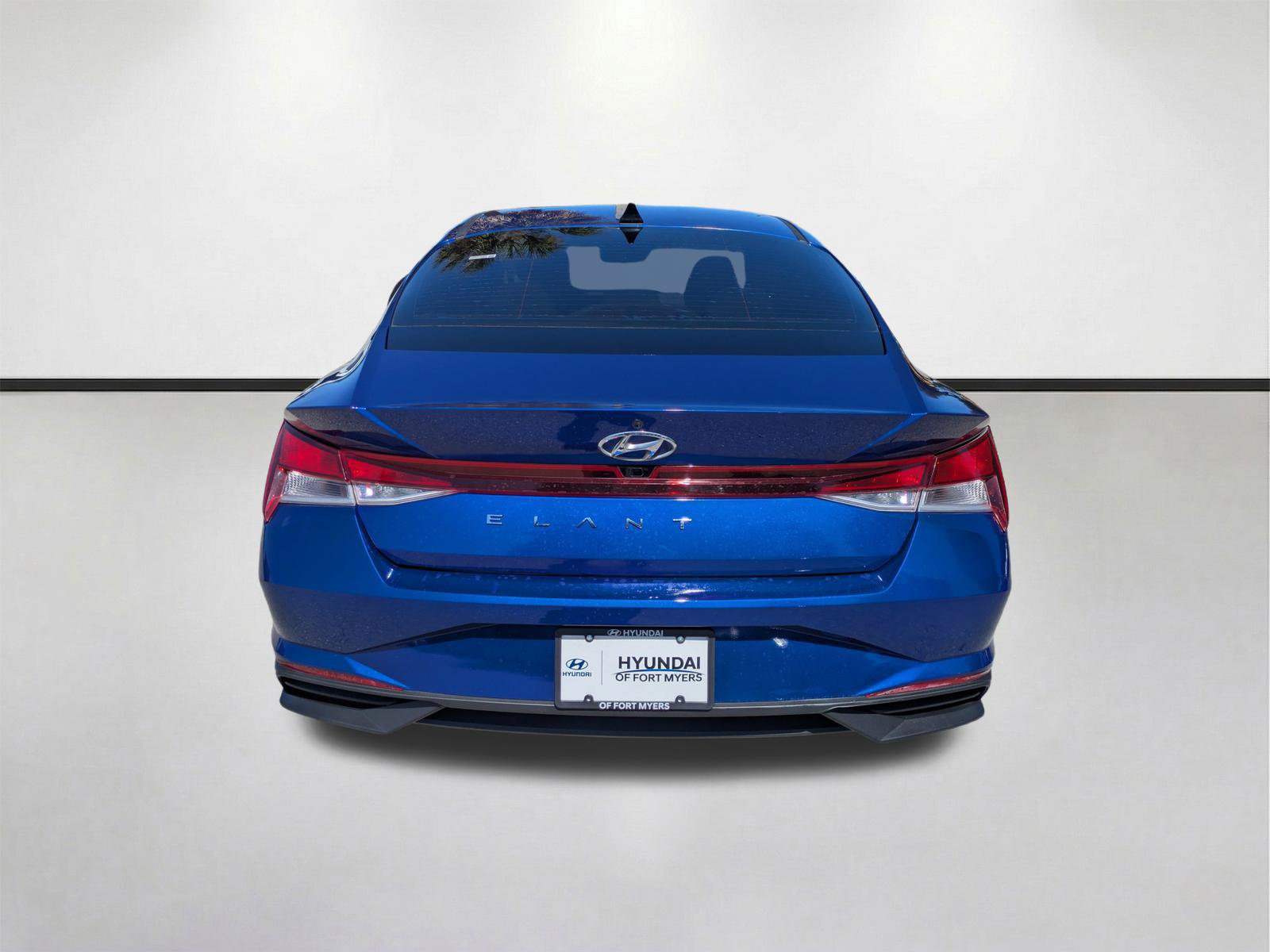 Used 2023 Hyundai Elantra SEL w/ Cargo Package FWD image 6