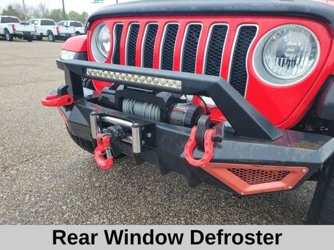 Used 2018 Jeep Wrangler Unlimited Sahara AWD/4WD image 7