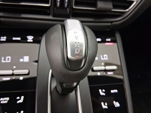 Used 2026 Porsche Macan AWD/4WD image 25