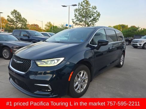 Used 2023 Chrysler Pacifica Touring-L FWD image 1