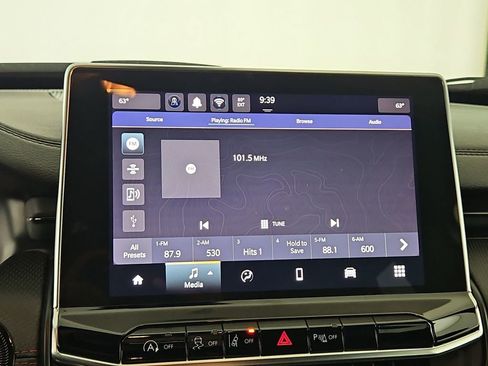 Used 2025 Jeep Compass Trailhawk AWD/4WD image 19
