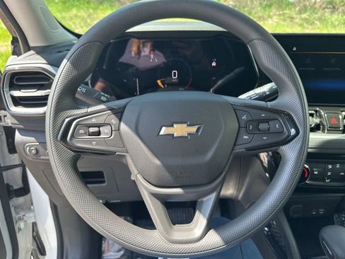 Used 2025 Chevrolet TrailBlazer LT AWD/4WD image 18