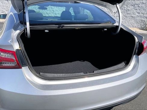 Used 2022 Chevrolet Malibu LT FWD image 34