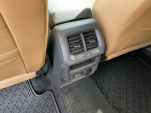 Used 2023 Volkswagen Tiguan SE R-Line image 8