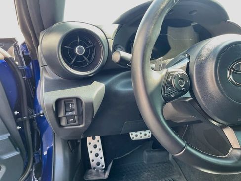 Used 2025 Toyota GR86 Premium RWD image 10