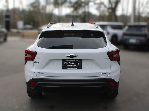 Used 2024 Chevrolet Trax RS image 8