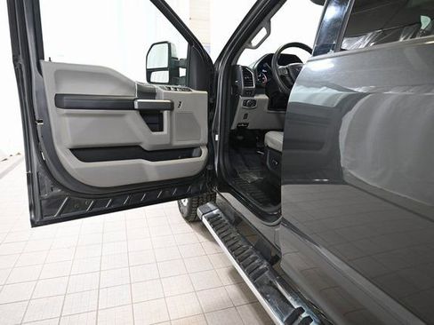 Used 2017 Ford F350 XLT w/ XLT Premium Package image 23