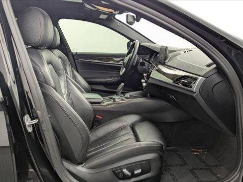 Used 2018 BMW 530i w/ Premium Package image 21
