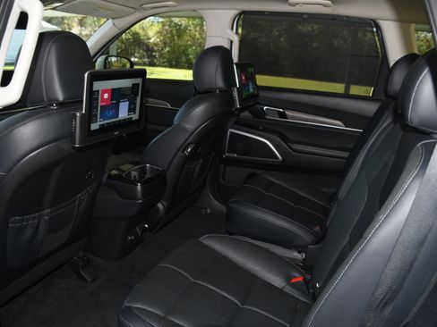 Used 2022 Kia Telluride EX w/ EX Premium Package image 16