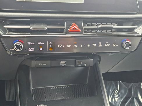 Certified 2023 Kia Niro Wind FWD image 17