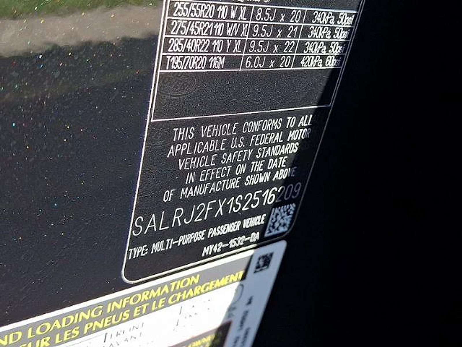 Used 2025 Land Rover Discovery S AWD/4WD image 33