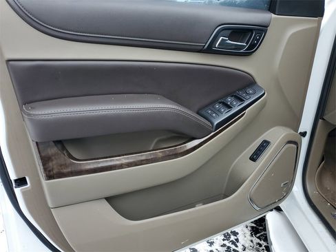Used 2016 Chevrolet Suburban LT image 18