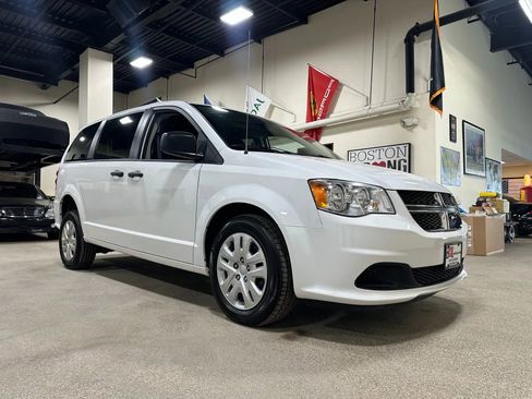 Used 2019 Dodge Grand Caravan SE image 6