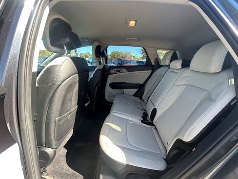 Used 2024 Kia Sportage EX FWD image 30
