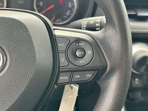 Used 2022 Toyota RAV4 LE image 25