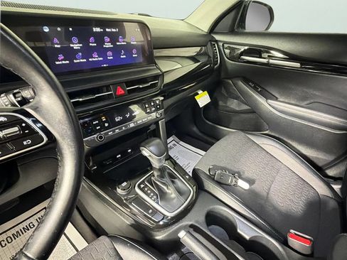 Used 2024 Kia Seltos S FWD image 19
