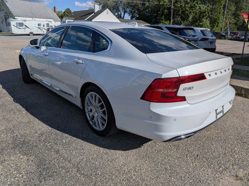 Used 2018 Volvo S90 T8 Inscription w/ Convenience Package AWD/4WD image 4
