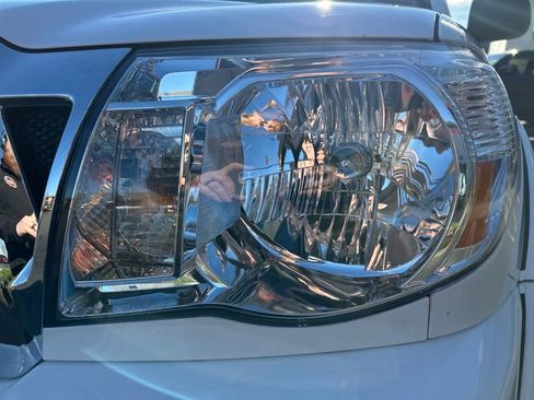 Used 2005 Toyota Tacoma PreRunner image 9