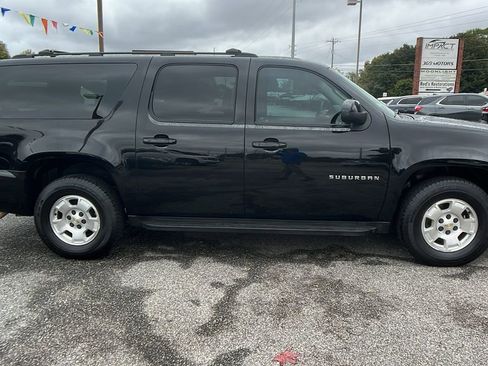 Used 2014 Chevrolet Suburban LS image 4