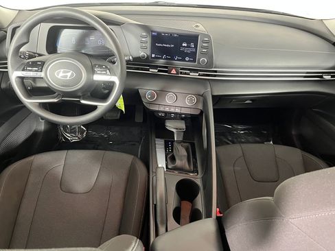 Used 2024 Hyundai Elantra SE image 18