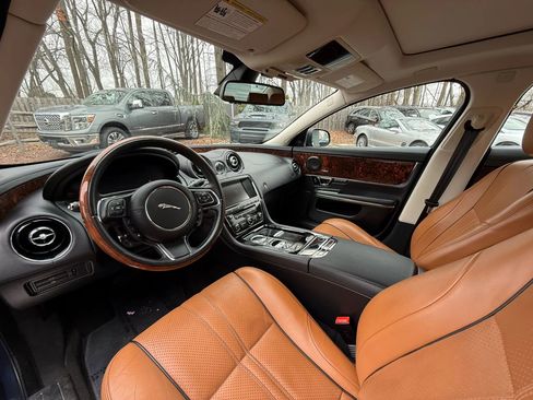 Used 2016 Jaguar XJ R-Sport image 13