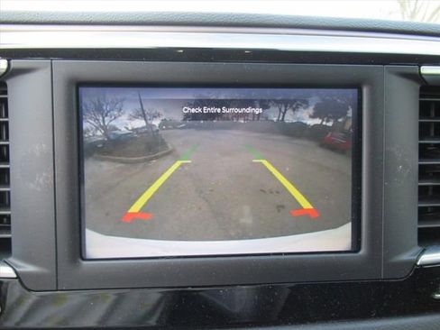 Used 2023 Chrysler Voyager LX image 21