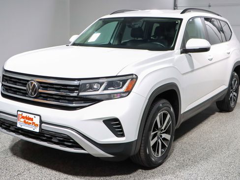 Used 2023 Volkswagen Atlas SE image 32