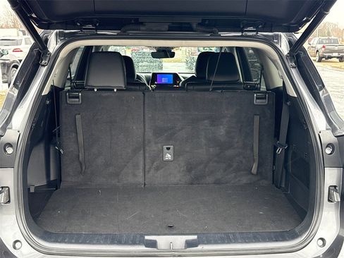 Used 2023 Toyota Highlander XLE image 16