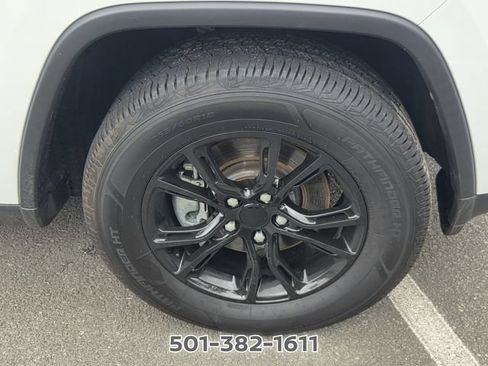 Used 2022 Jeep Grand Cherokee Laredo E RWD image 17