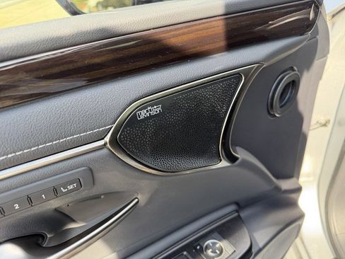 Used 2019 Lexus ES 300h w/ Accessory Package 2 FWD image 11