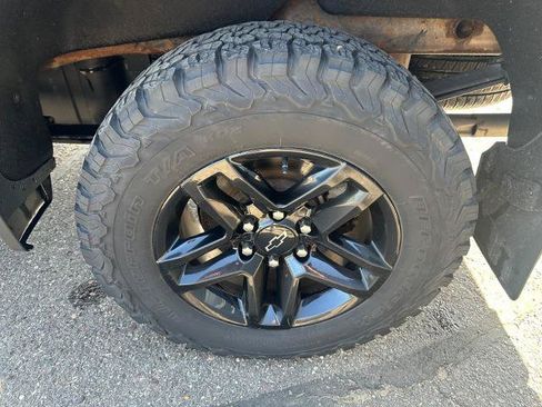 Used 2022 Chevrolet Silverado 1500 LT Trail Boss w/ Convenience Package II AWD/4WD image 12