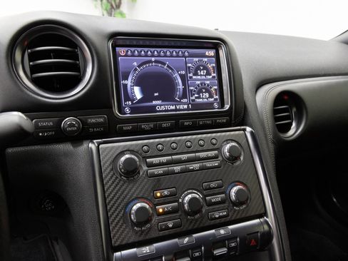 Used 2013 Nissan GT-R Premium image 19