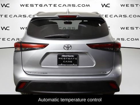 Used 2021 Toyota Highlander XLE FWD image 4