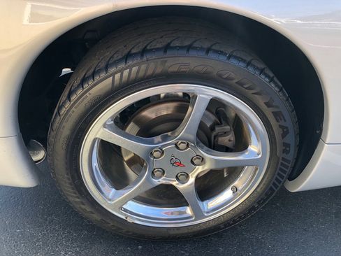 Used 2000 Chevrolet Corvette Convertible w/ Memory Pkg image 12