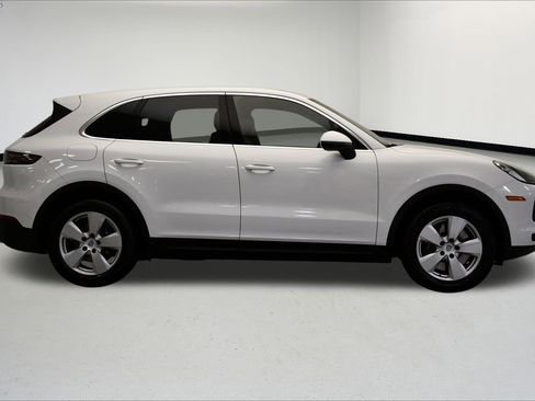 Used 2023 Porsche Cayenne image 8